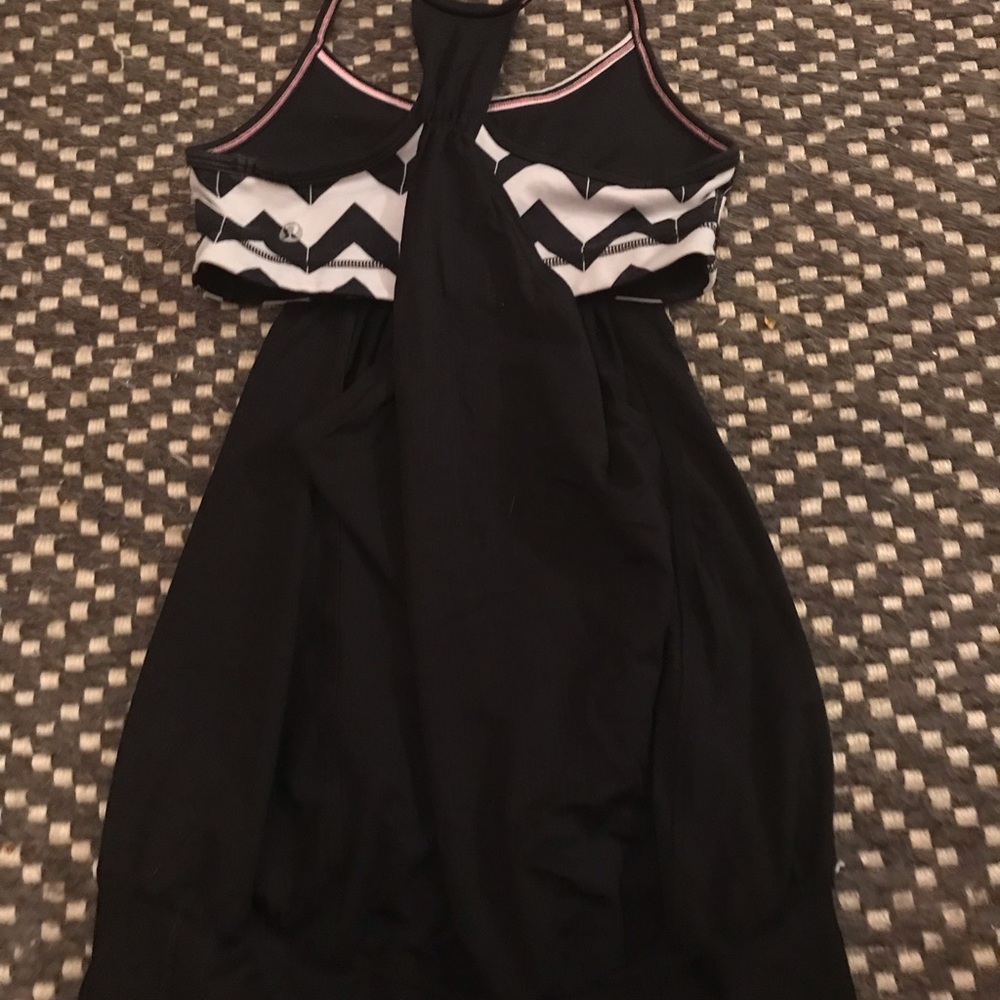Lululemon black and white tank top